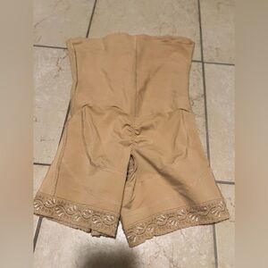 Deserts tan, small highways shorts